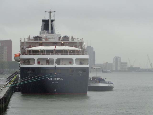 Cruiseschip ms Minerva van Swan Hellenic aan de Cruise Terminal Rotterdam